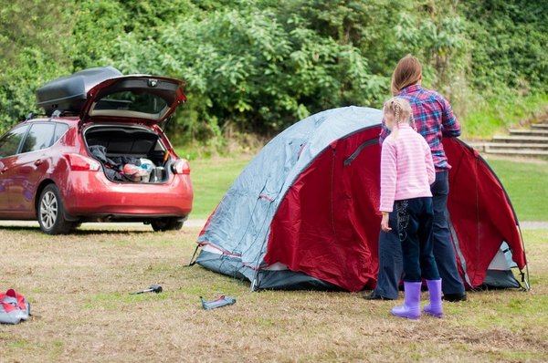 Partir en camping Puy du Fou : où laisser sa voiture ?